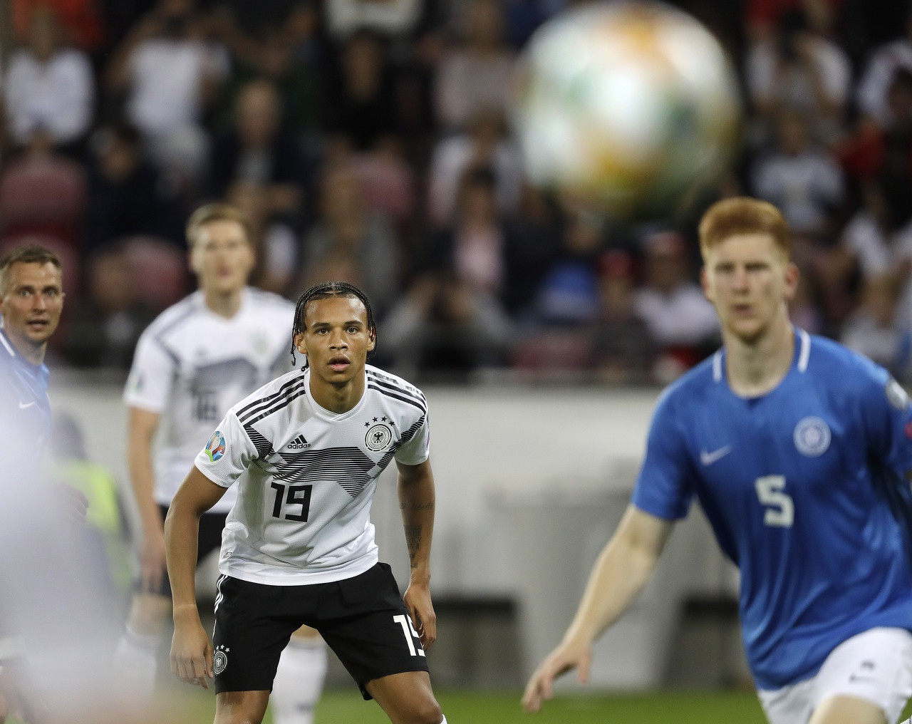 布伦森赛点兑现，上海海港淘汰莱比锡晋级四强，主帅激动落泪的简单介绍